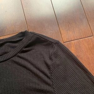 s black long sleeve cropped garage shirt!